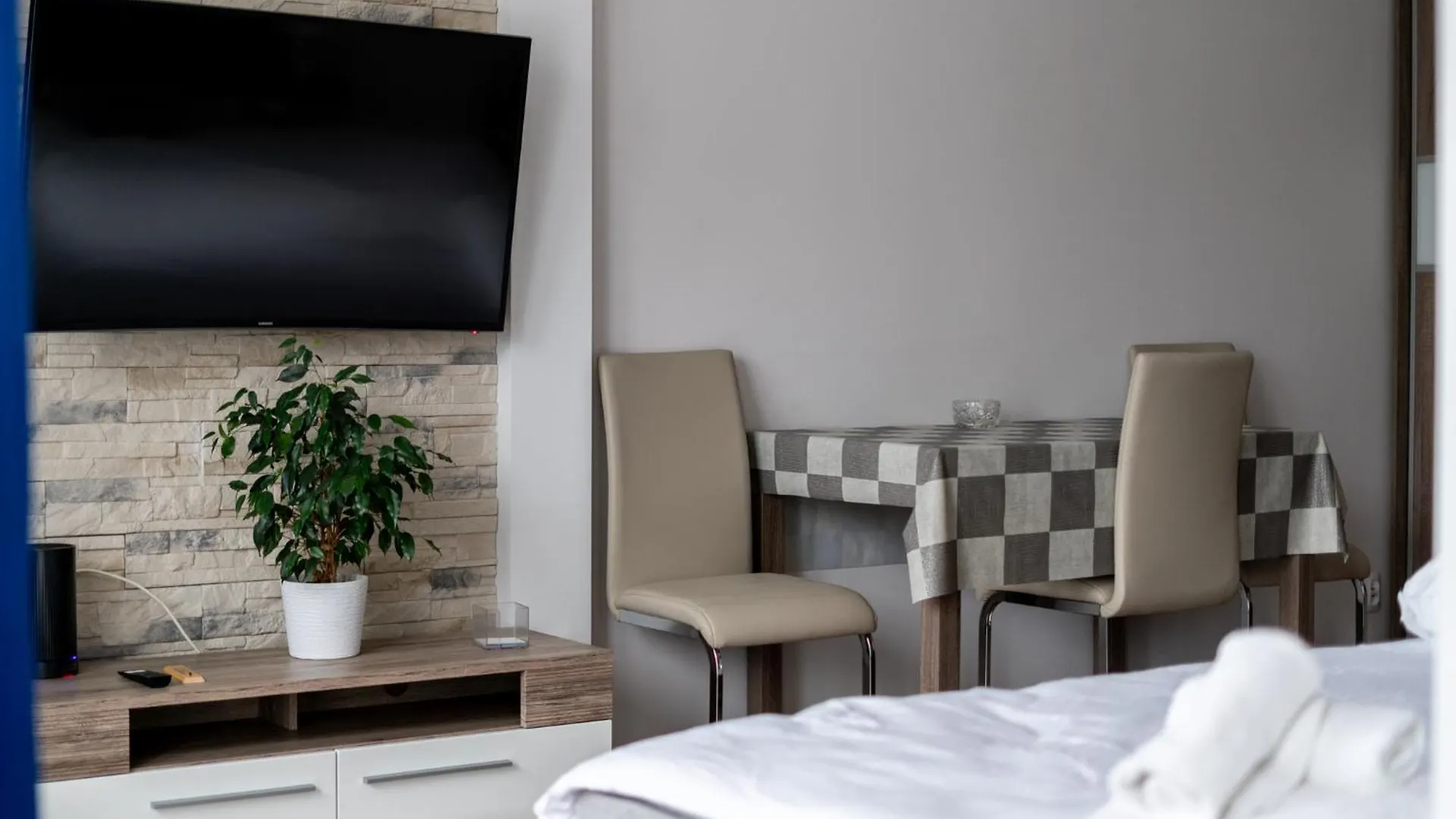 Park Bialopradnicki Blue Studio Krakow Apartment